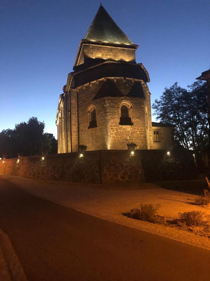 Gite Des Roses Oradour-Fanais Exterior foto