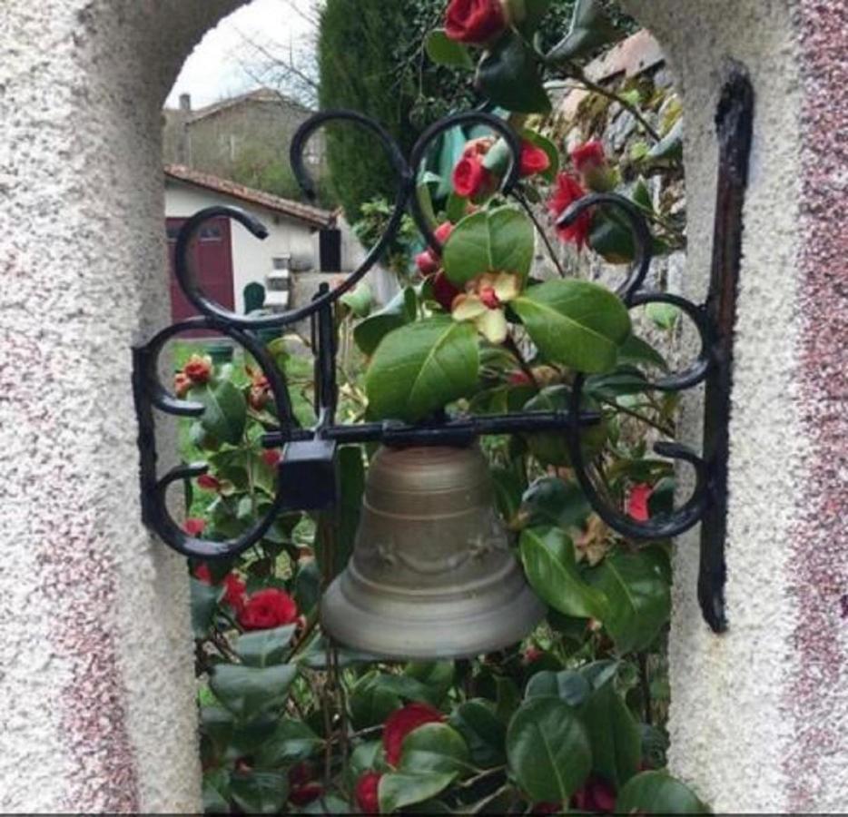 Gite Des Roses Oradour-Fanais Exterior foto