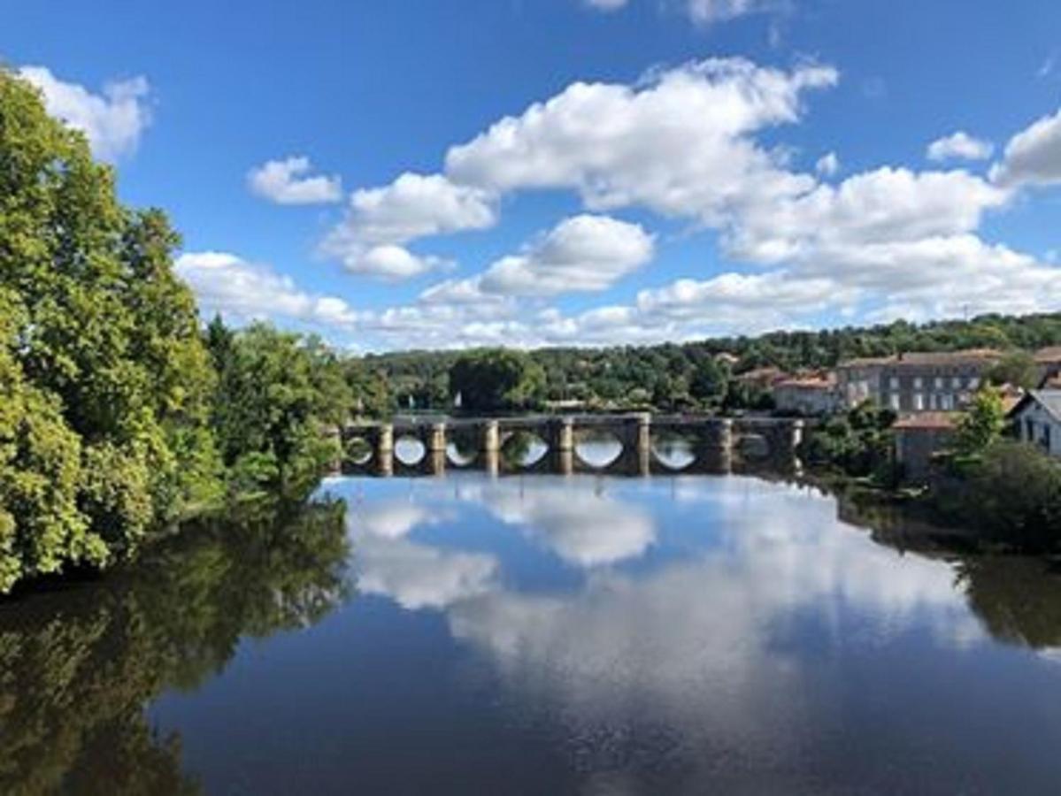 Gite Des Roses Oradour-Fanais Exterior foto