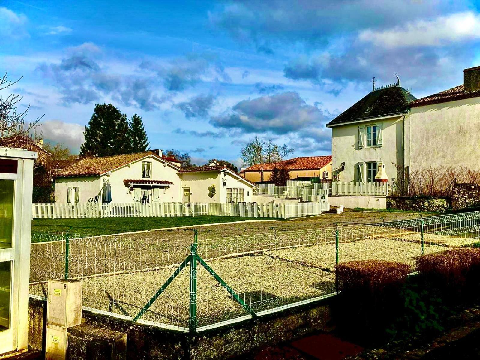 Gite Des Roses Oradour-Fanais Exterior foto